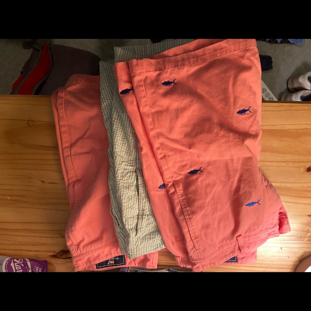 Vineyard vines shorts Sell out